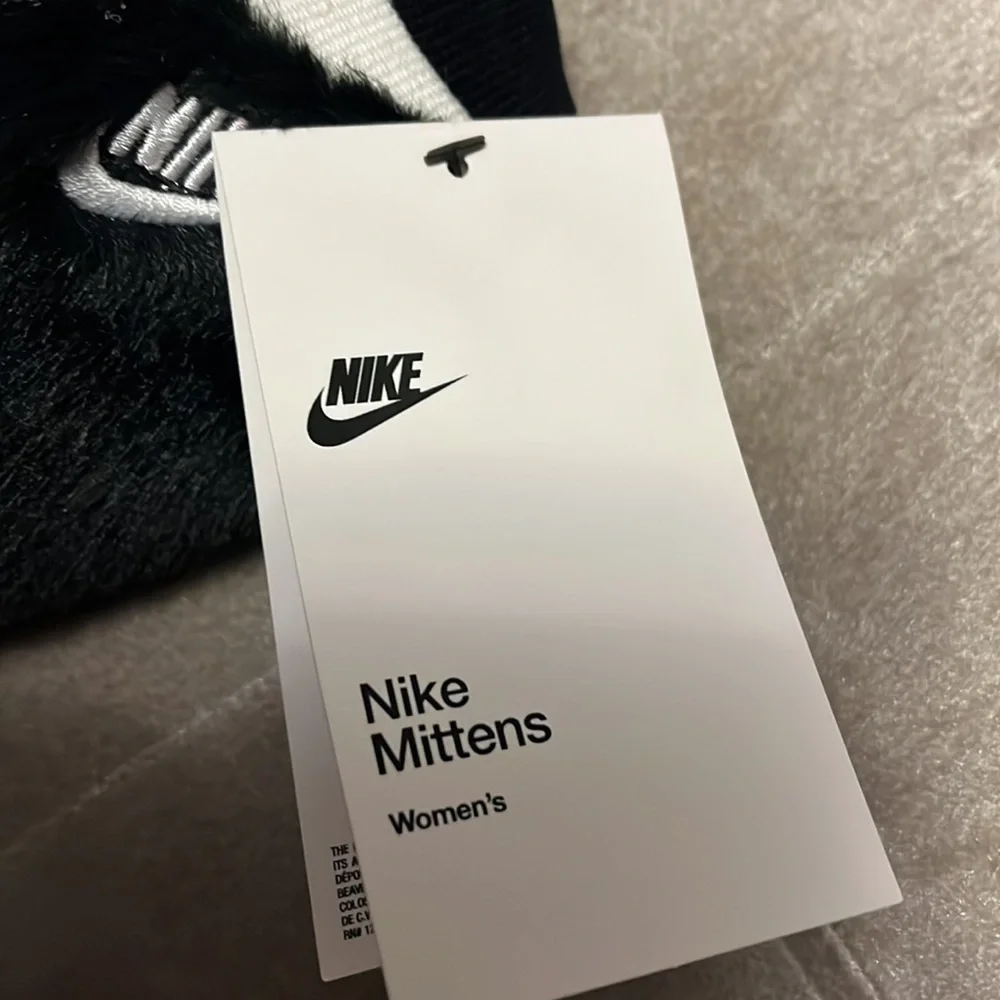 Nike women’s mittens with faux fur on the outside and soft fleece on the inside